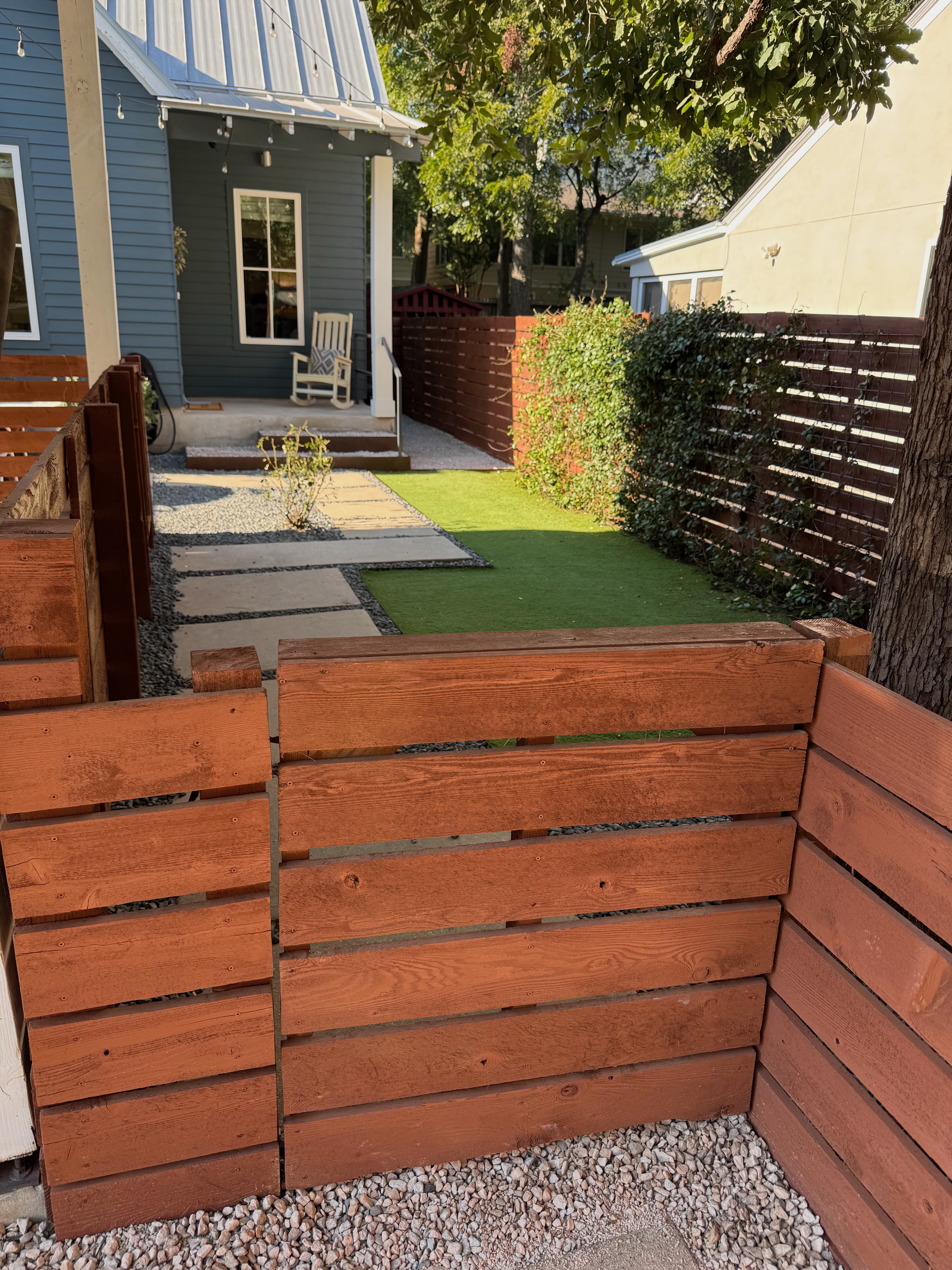 Horizontal fence full run