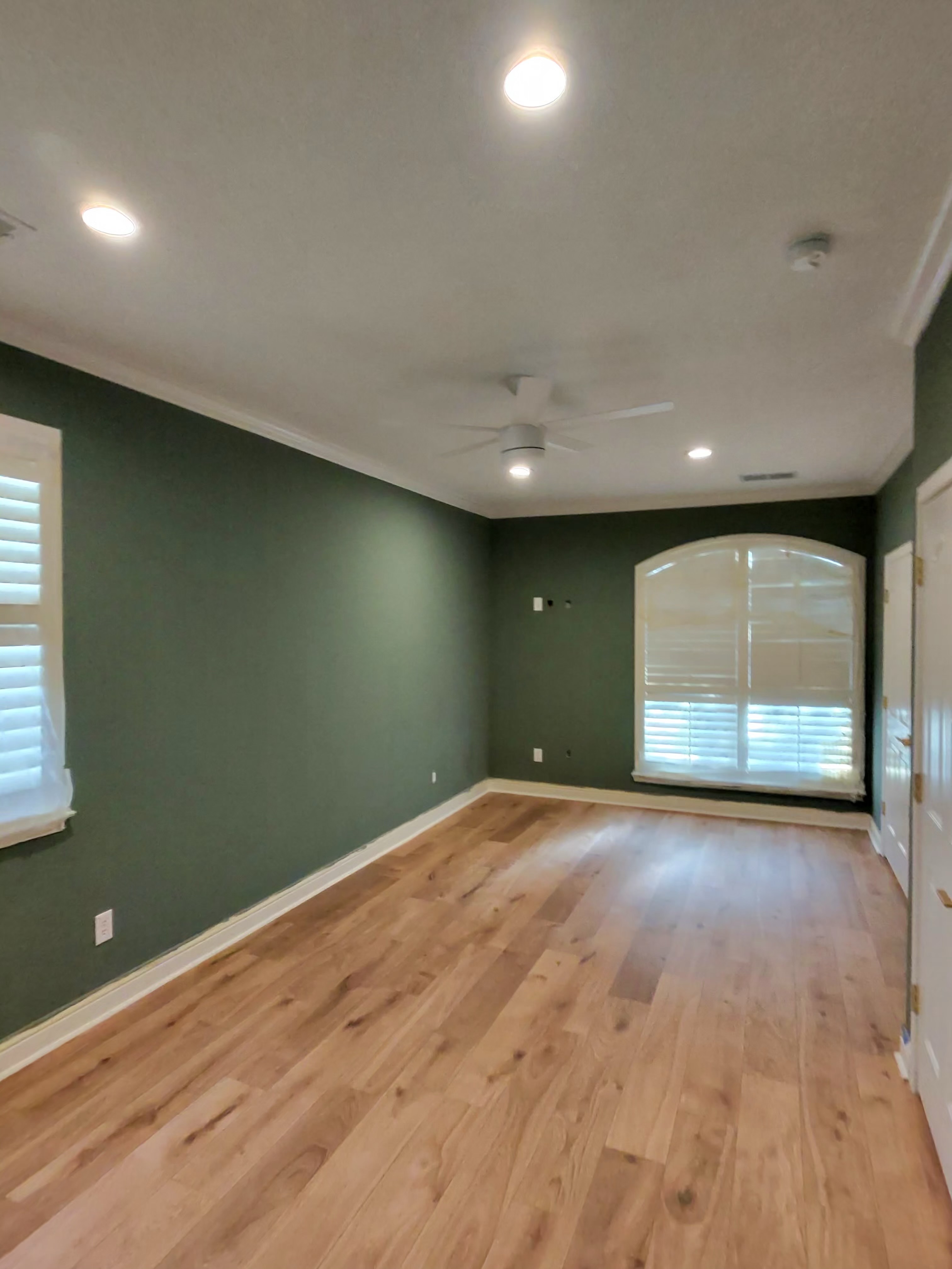 Green bedroom with LVP